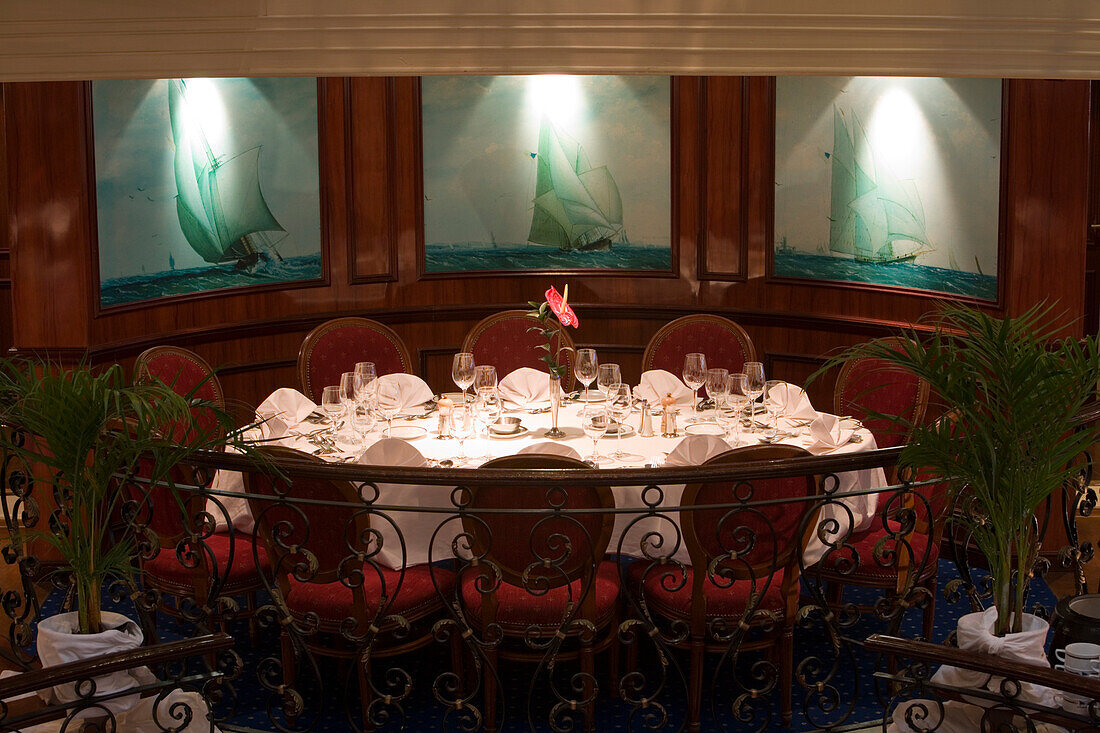 Atrium Restaurant an Bord von Großsegler Royal Clipper, nahe Sizilien, Italien, Europa