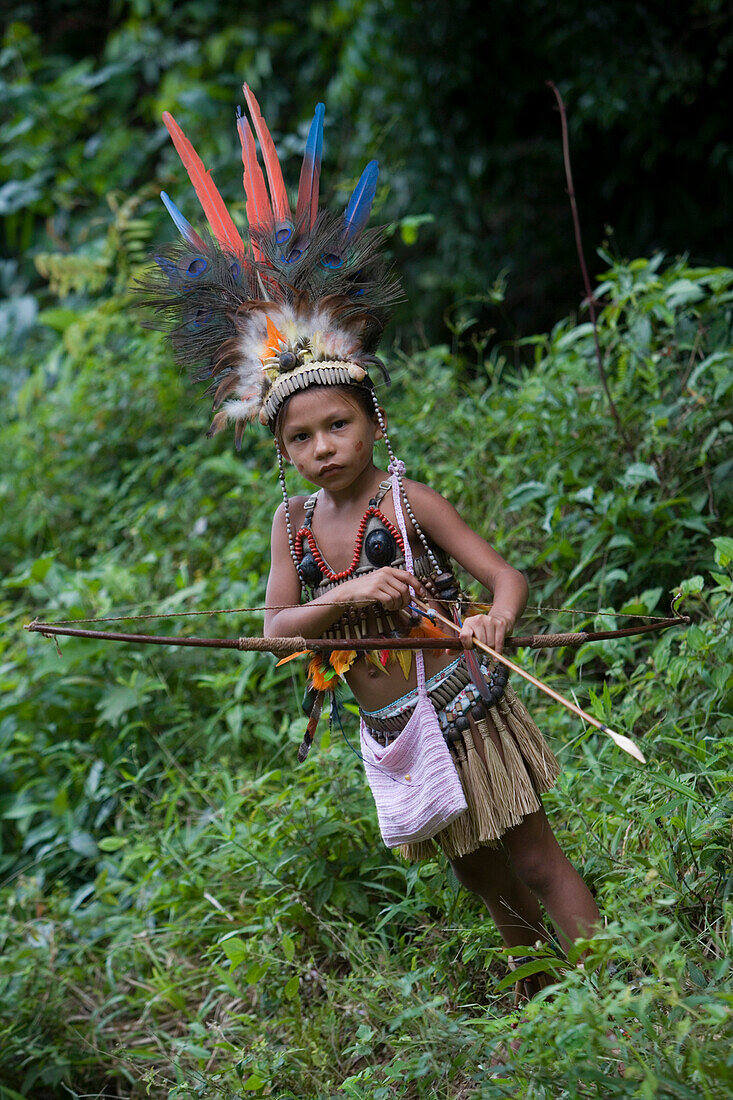 Thanks Melt Absay Young Amazonian girl in traditional … – License image – 70162314 ❘  lookphotos
