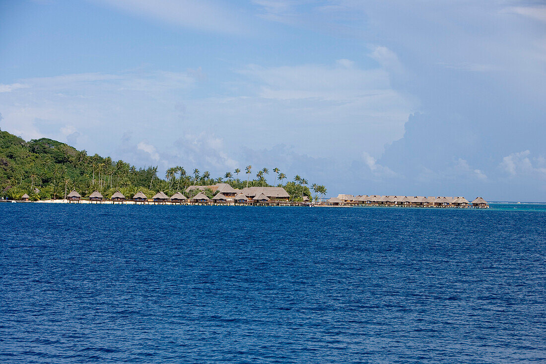 Overwater Bungalows vom Bora Bora Lagoon Resort & Spa, Bora Bora, Gesellschaftsinseln, Französisch Polynesien, Südsee