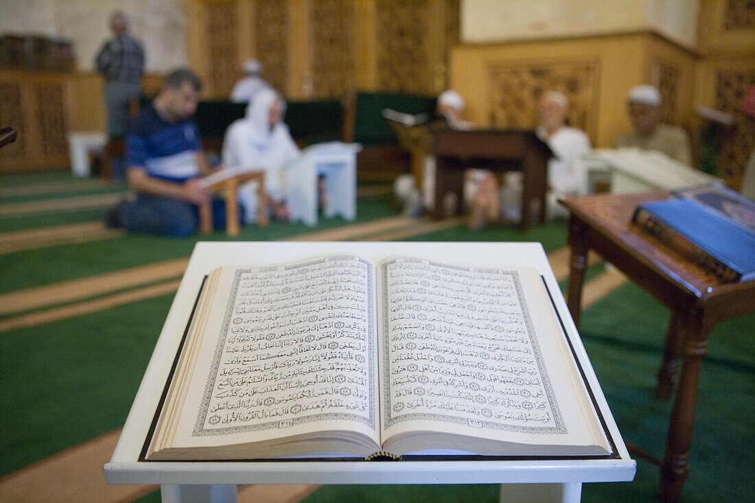 Offener Koran in der Großen Moschee, Aleppo, Syrien, Naher Osten, Asien