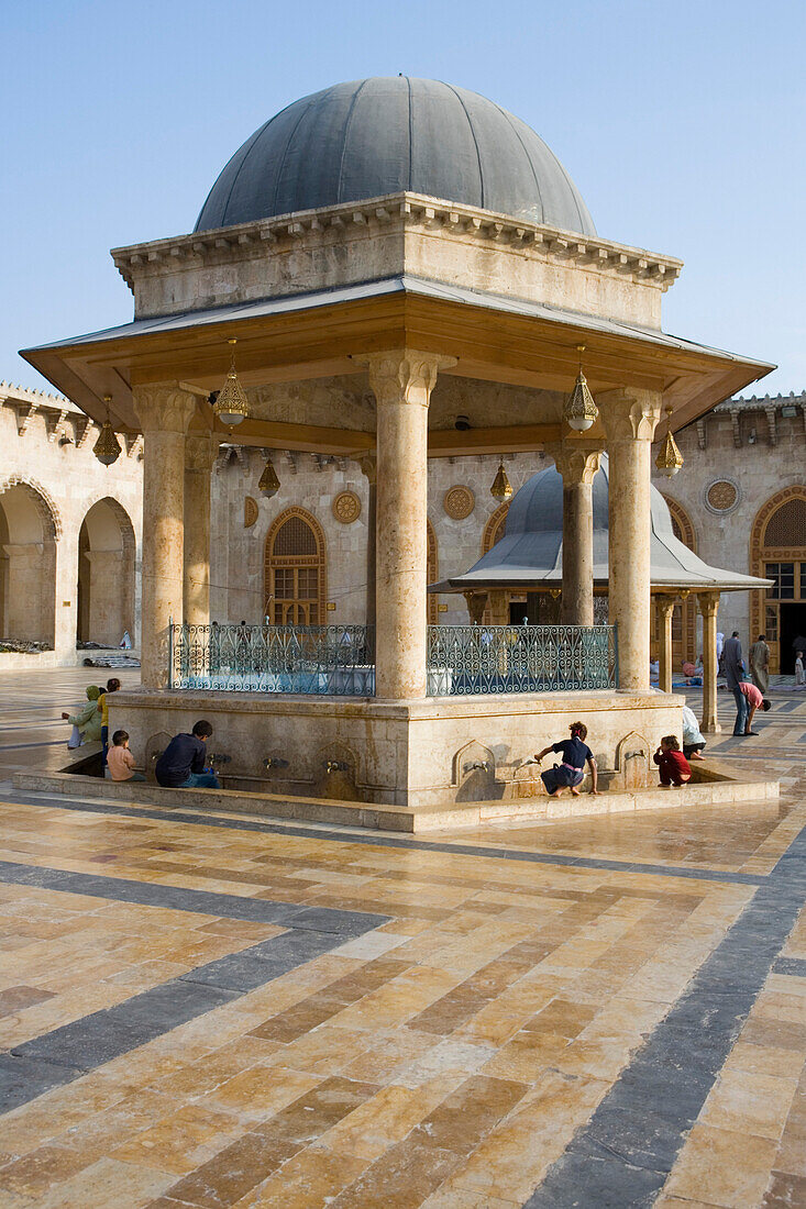 Brunnen im Innenhof der Großen Moschee, Aleppo, Syrien, Naher Osten, Asien