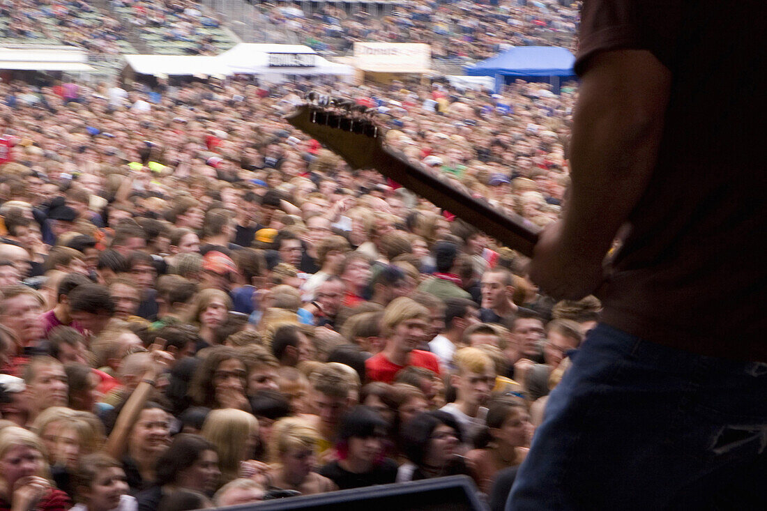 Zuschauermenge beim Konzert, Rock am See, Konstanz, Baden-Württemberg, Deutschland