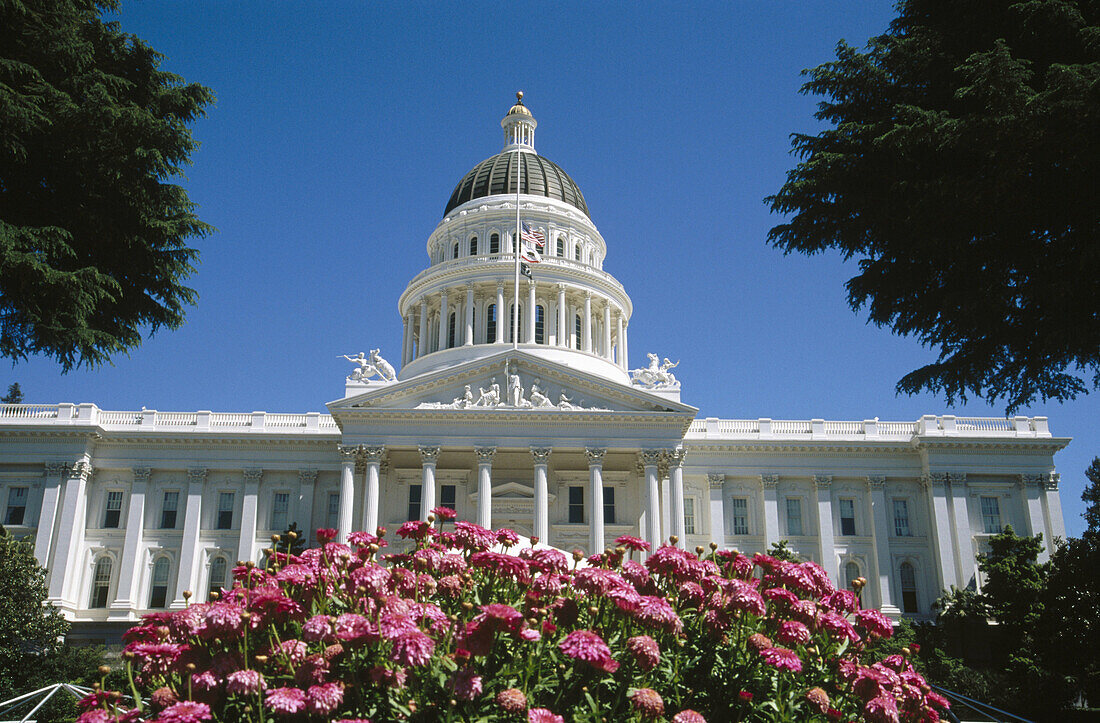 State Capitol building and Capitol Park, Sacramento. California, USA