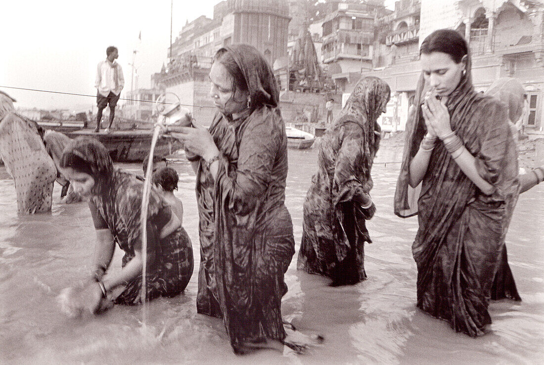Hindu prayers in river Ganges. Benares. India
