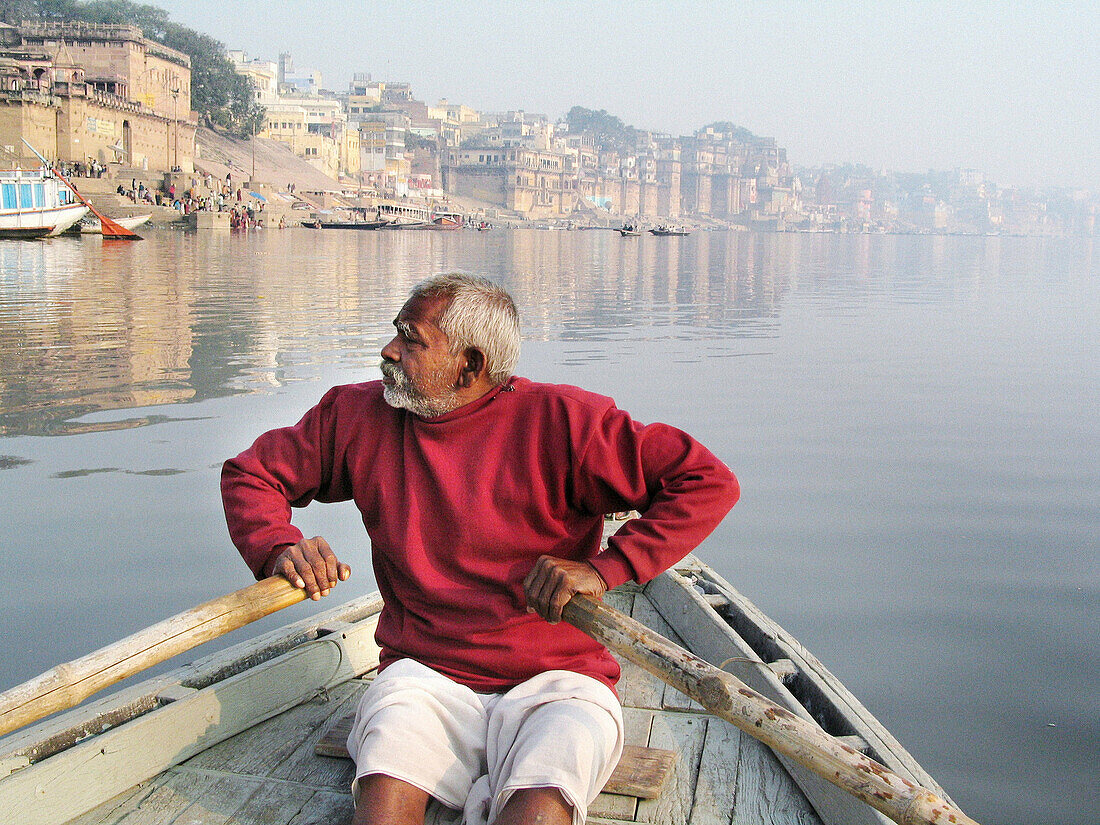 Boatman. Ganges River. Varanasi (Banaras), Uttar Pradesh. India
