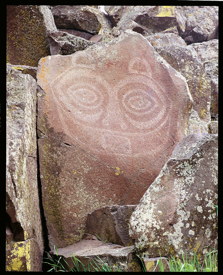 Petroglyph, American Indian rock art: tsagaglala (she who watches). Horsethief Lake State Park, Columbia River Gorge NSA. Washington. USA