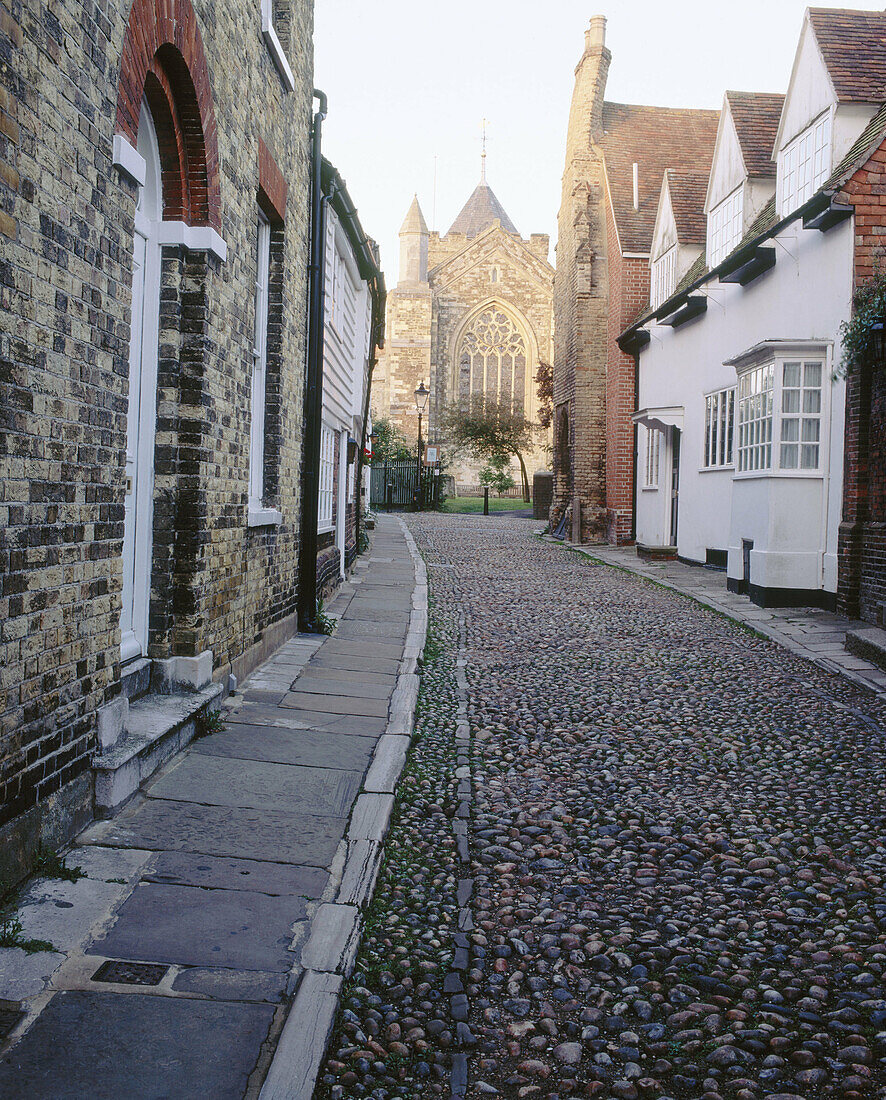 Cobbled street and Rye parish church of St. Mary the Virgin in background, village of Rye. East Sussex, England, UK