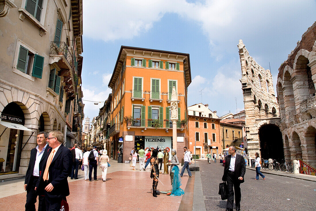 Piazza Bra, Via Mazzini, Verona, Venetien, Italien