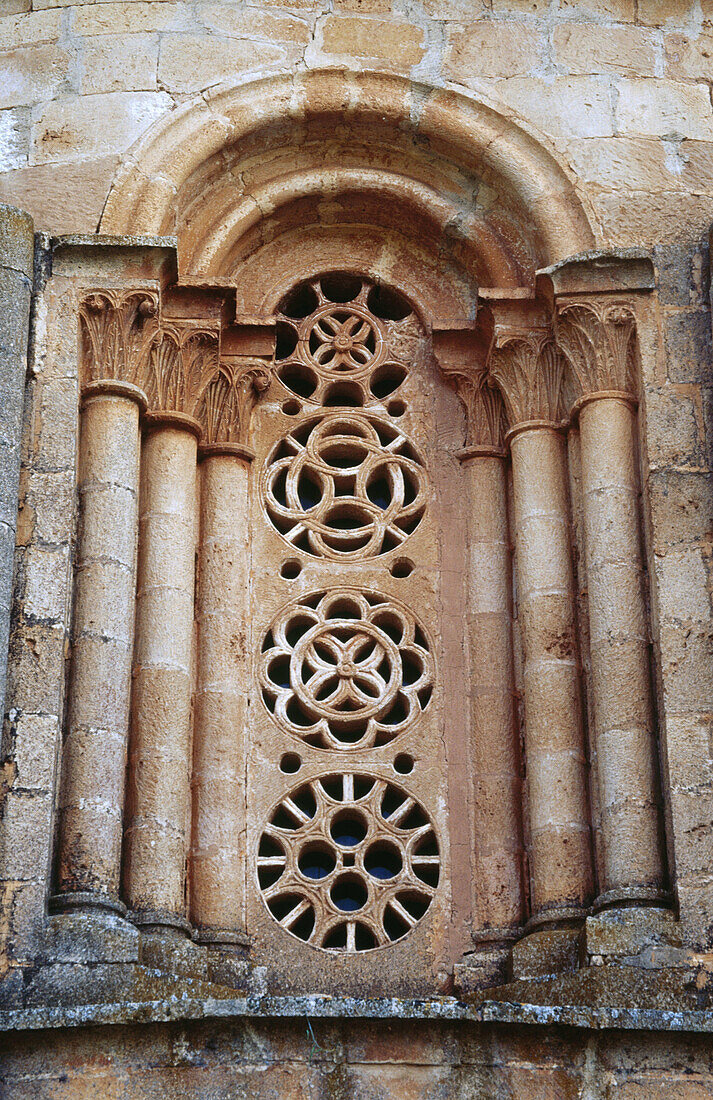Mudejar rose windows in romanesque apse window. Church of Santa Coloma (12th century). Sierra de Ayllon. Albendiego. Guadalajara province. Castilla-La Mancha. Spain
