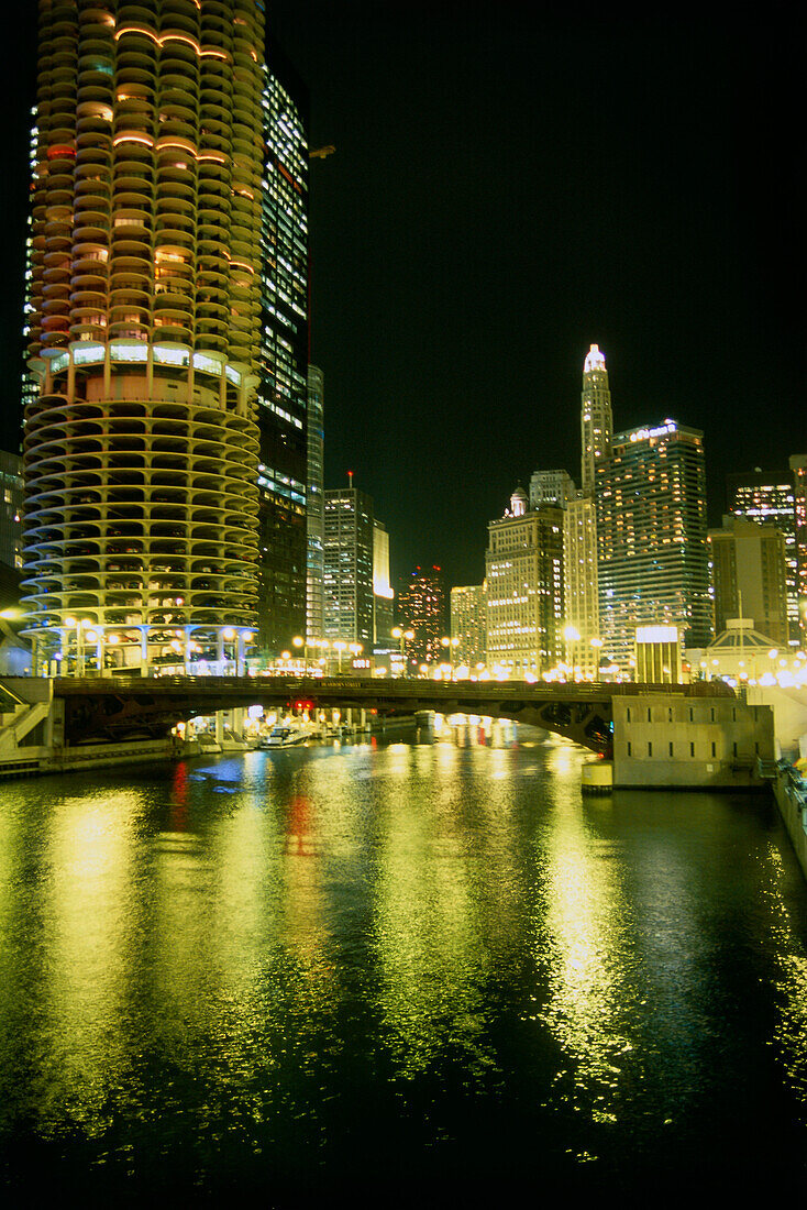 Marina City at night, Chicago, Illinois, USA