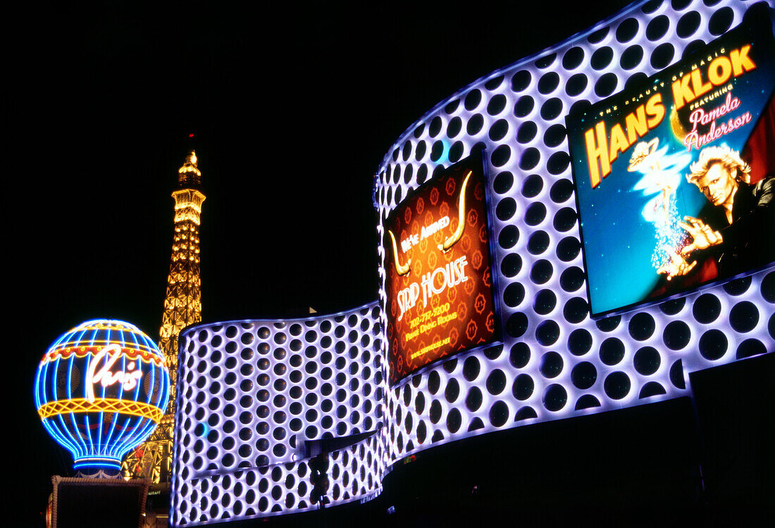 Exterior view of Hotel Planet Hollywood at night, Las Vegas, Nevada, USA, America