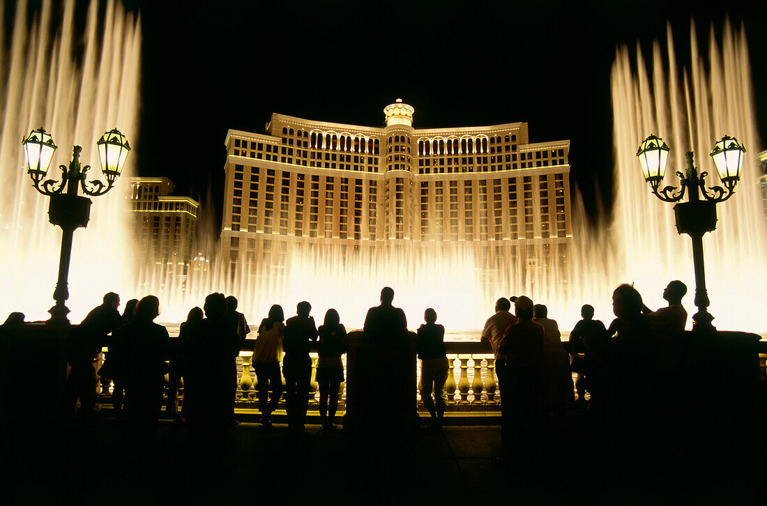 Viewers at night at fountain in front of Hotel Bellagio, Las Vegas, Nevada, USA, America