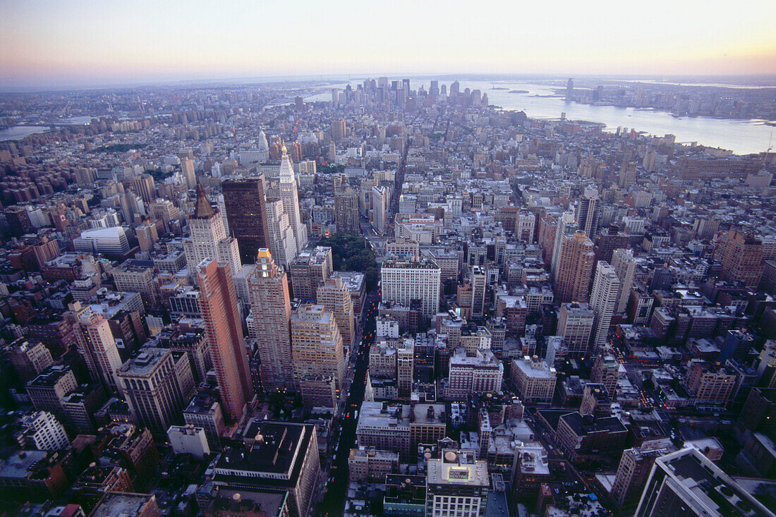 Blick vom Dach aus über Manhattan, New York, USA, Amerika
