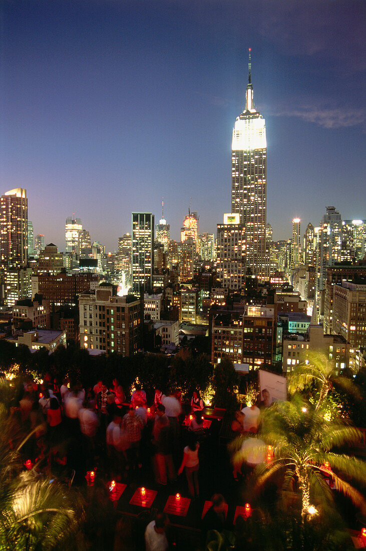 Roof Top Bar 230 5th with view to Empire State Building, 5th Avenue, Manhattan, New York, USA, Amerika