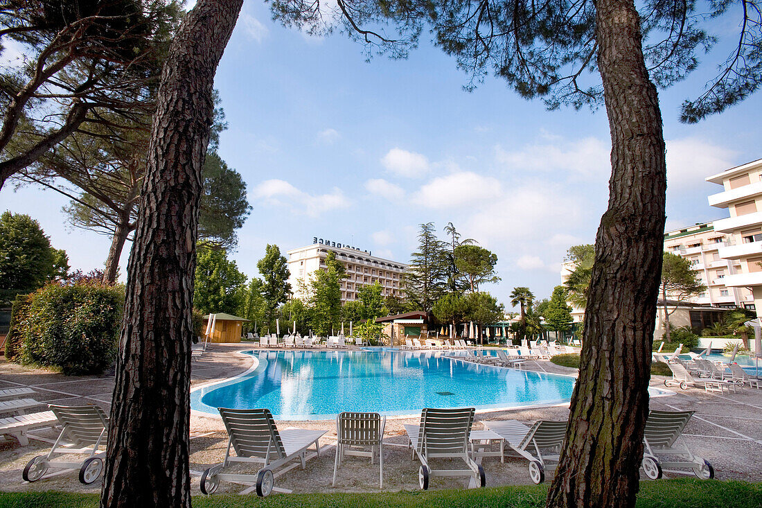 Outdoor swimming pool, Thermal Pool of Hotel Terme Bristol Buja, Spa, Abano Therme, Veneto, Italy
