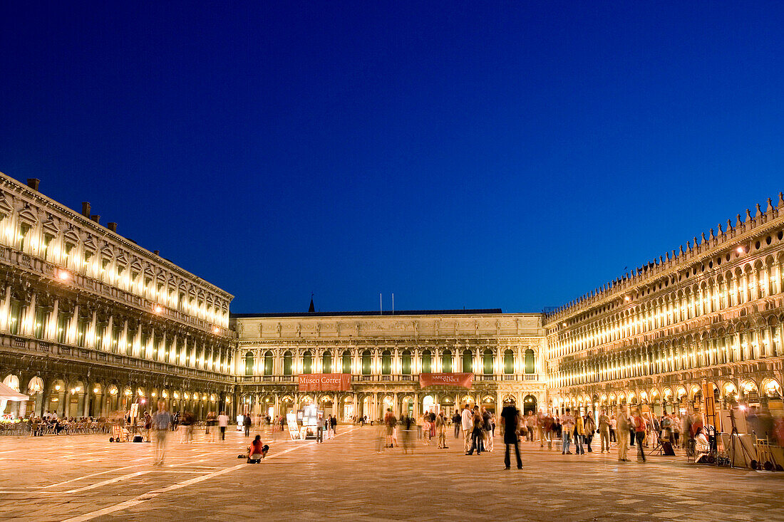 Markusplatz bei nacht, Piazza San Marco, Venedig, Venetien, Italien