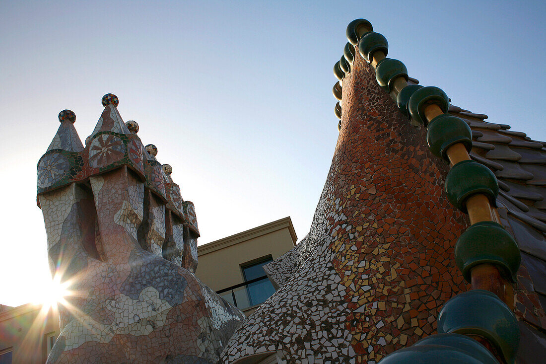 Dachansicht von Gaudi's Casa Batllo, Passeig de Gracia, Barcelona, Katalonien, Spanien