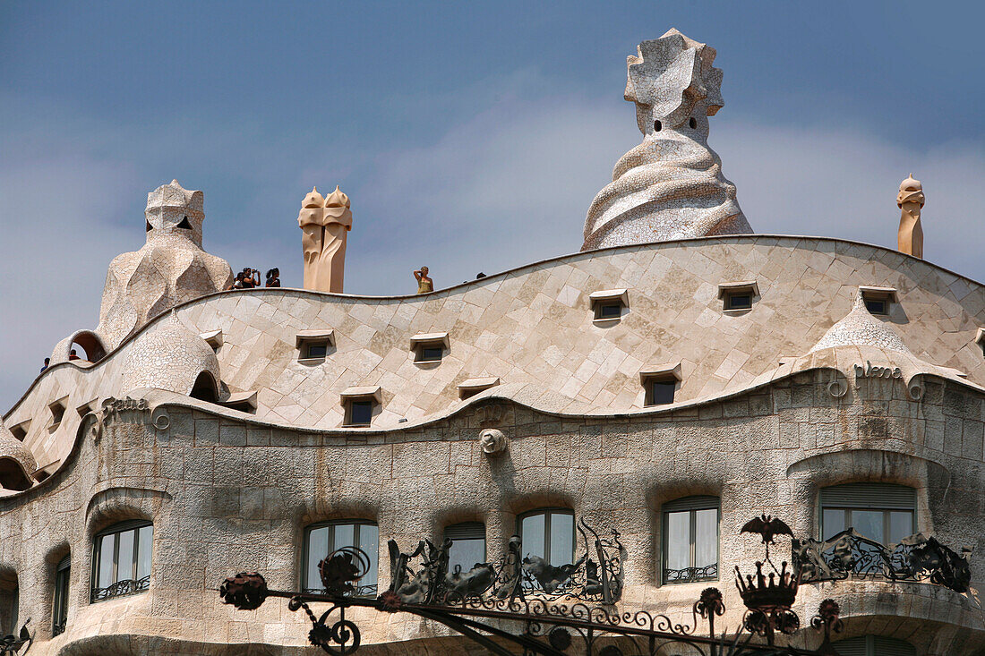 Dachterrasse, Antoni Gaudí's Casa Mila, La Pedrera, Eixample, Barcelona, Katalonien, Spanien