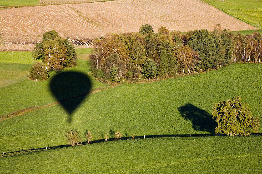 Fahrt mit dem Heißluftballon, Oberbayern, Deutschland