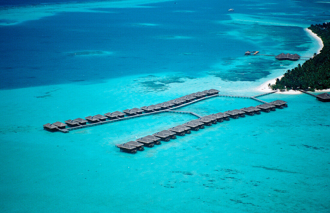 Luftbild der Insel Medhufushi, Malediven, Indischer Ozean, Meemu Atoll