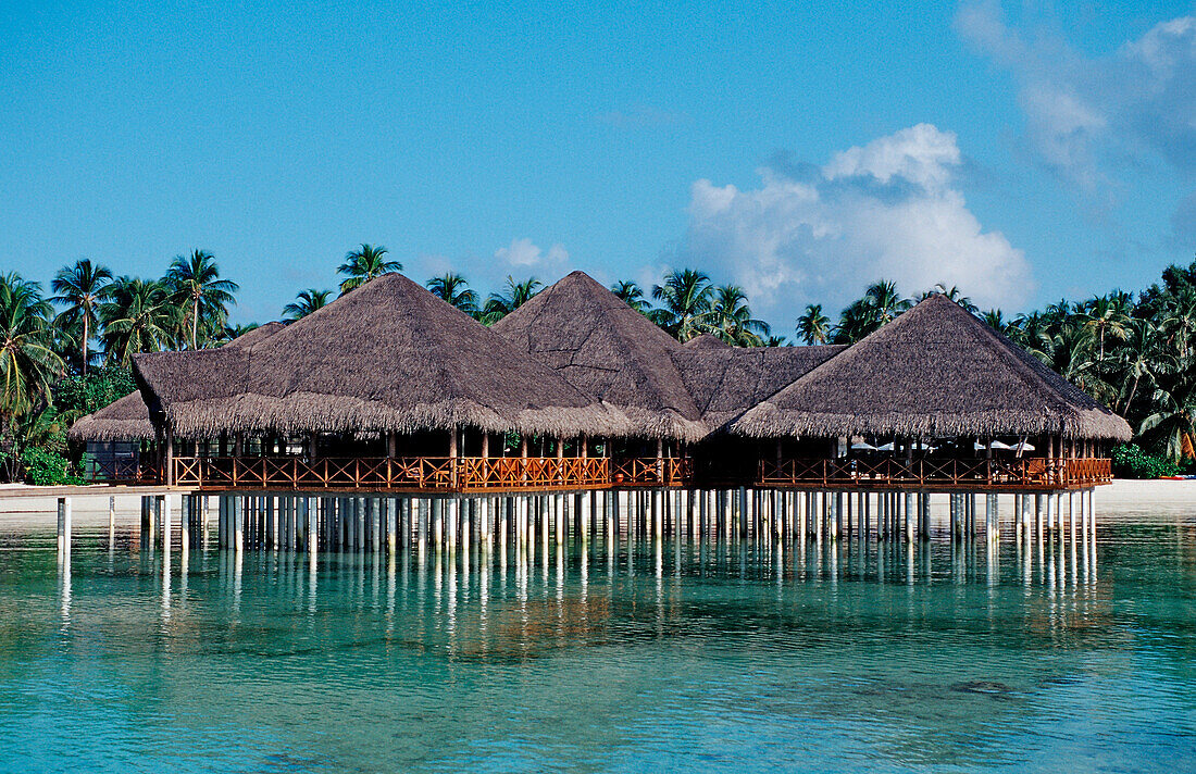 Strandbar auf Malediveninsel, Malediven, Indischer Ozean, Medhufushi, Meemu Atoll