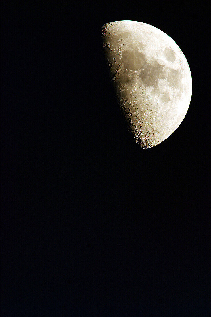  Astronomie, Aussen, Außen, Farbe, Himmel, Landschaft, Landschaften, Mond, Nacht, Natur, Satellit, Satelliten, Vertikal, Wissenschaft, K83-242678, agefotostock 