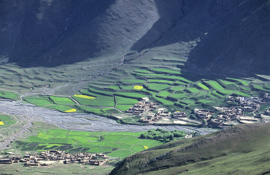 Tibetan Hamlet. Near Garden Monastery. Tibet