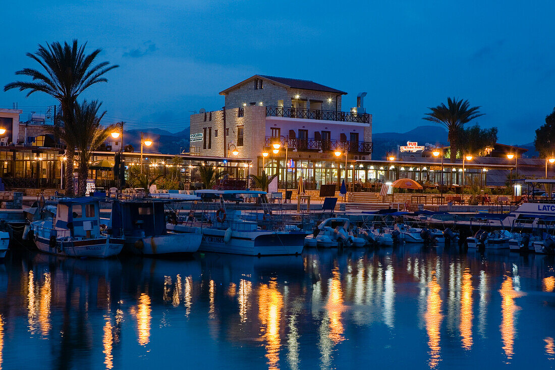 Hafen von Latsi bei Nacht mit Boote, Latsi, bei Polis, Südzypern, Zypern