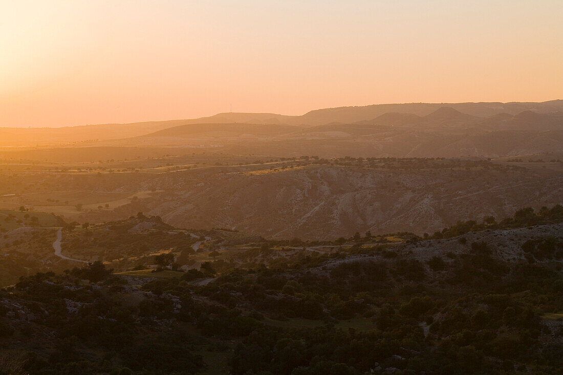 Diarizos Tal bei Sonnenuntergang, in der Nähe von Dora, Troodos Gebirge, Südzypern, Zypern
