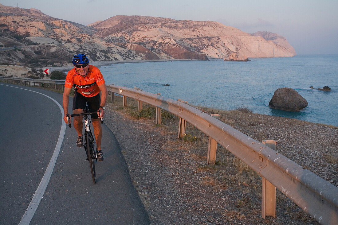 Thomas Wegmueller, Mountainbike Tour in der Nähe von Petra tou Romiou, Felsen der Aphrodite, in der Nähe von Limassol, Südzypern, Zypern