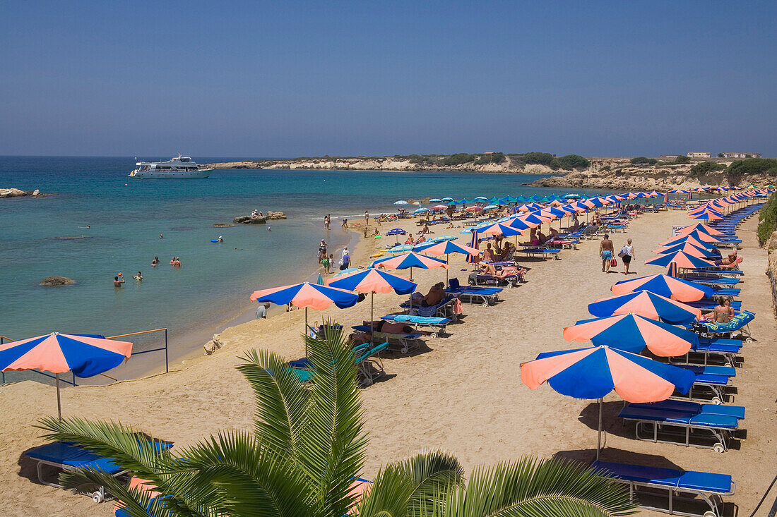 Leute am Strand, Corallina beach, Coral Bay, bei Pafos, Südzypern, Zypern