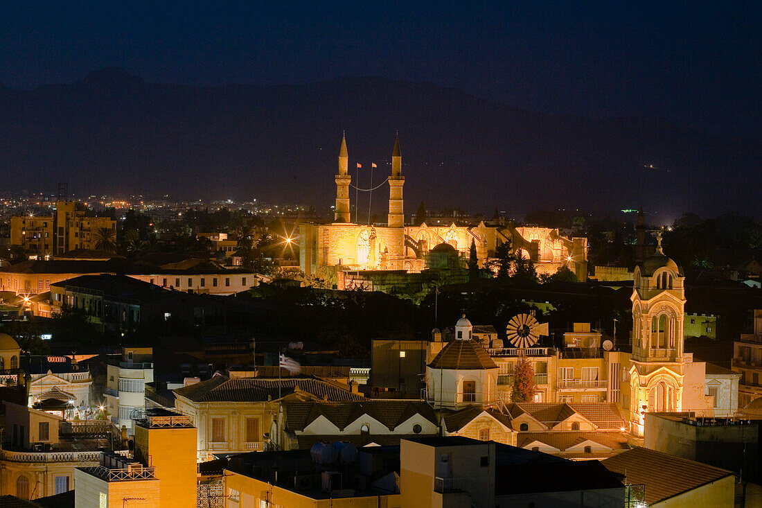 Faneromeni Kirche und Selimeye Moschee, ehemalige Kathedrale St. Sophia, Kathedrale Agia Sofia, bei Nacht, Nicosia, Nikosia, Lefkosia, Südzypern, Zypern