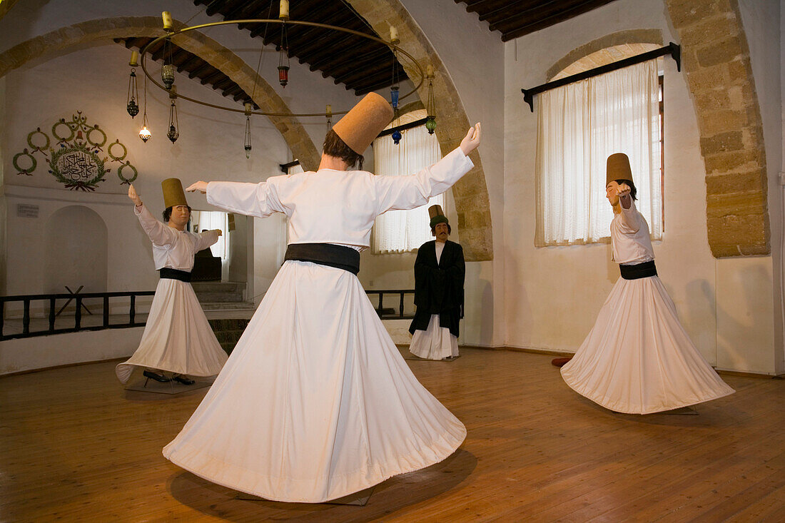 Mevlevi Tekke, ehemaliges, derwisches Kloster, Figuren tanzender Derwische, Lefkosia, Nikosia, Zypern