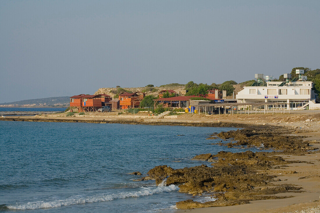 Küstenlandschaft und Strand, Dipkarpaz, Rizokarpaso, Karpaz, Karpasia, Karpass Halbinsel, Nordzypern, Zypern