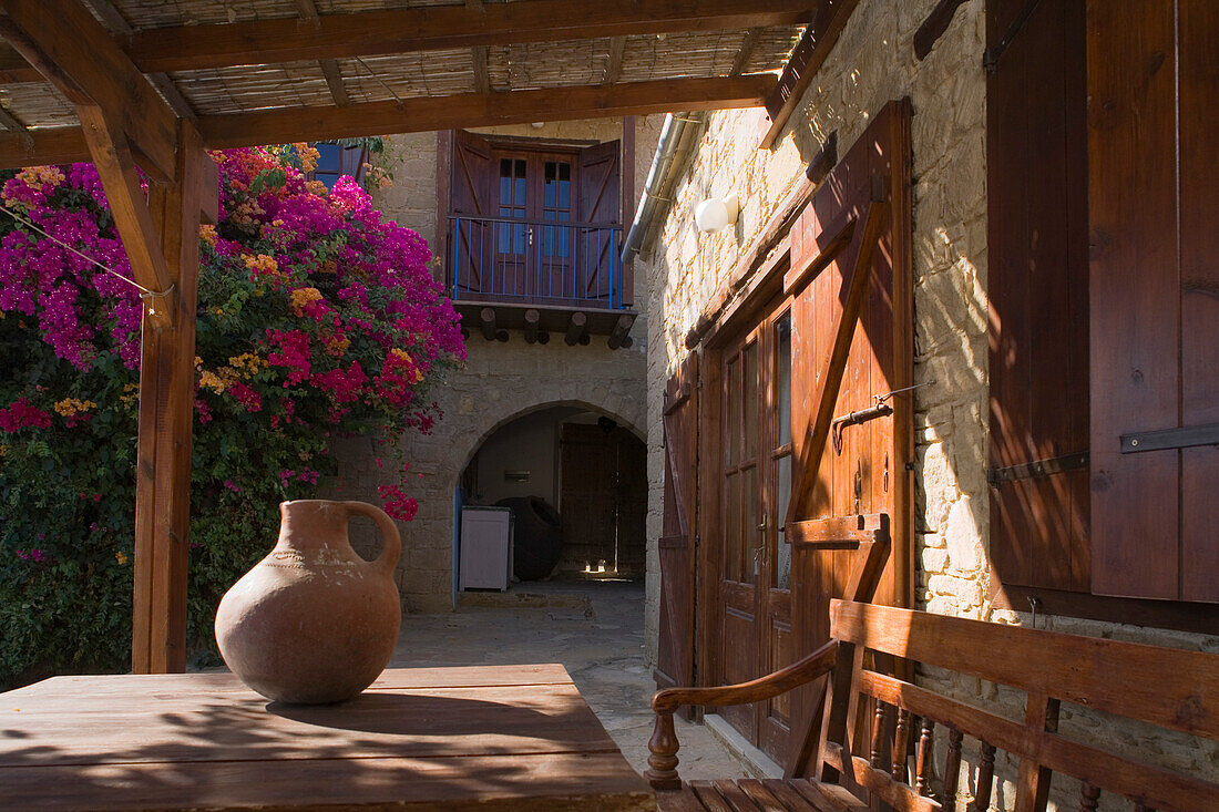 Traditionelles Ferienhaus mit Terrasse und Innenhof, Cyprus Villages Traditional Houses Ltd, Tochni, bei Larnaka, Agrotourismus, Südzypern, Zypern