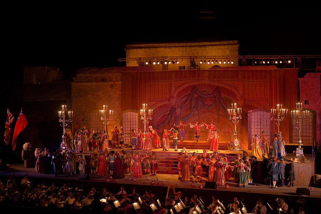 Oper Aufführung von Ein Maskenball von Verdi, Pafos Aphrodite Festival, Verdi Opera Un Ballo in Maschera, von The Mariinsky Theatre St. Petersburg, Pafos Burg, Zypern