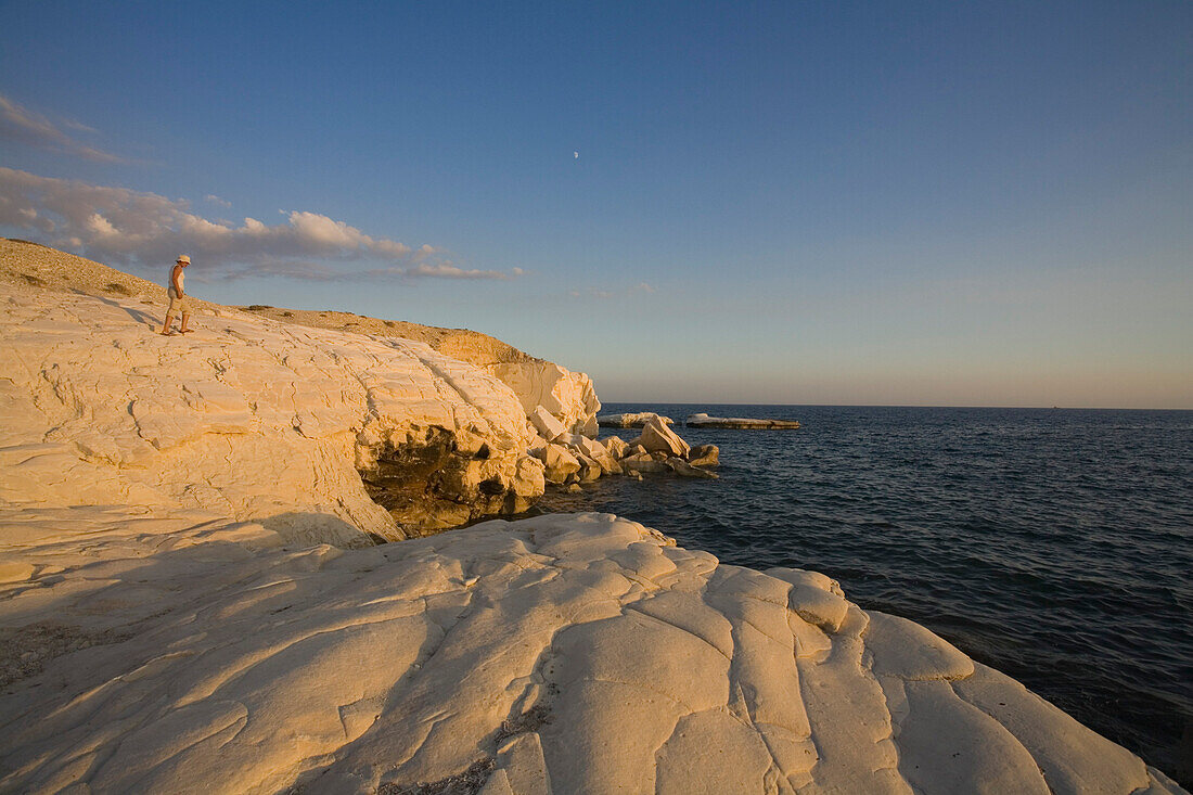 Weisse Felsen und Küstenlandschaft bei Sonnenuntergang, Governors Beach, bei Lemesos, bei Limassol, Südzypern, Zypern