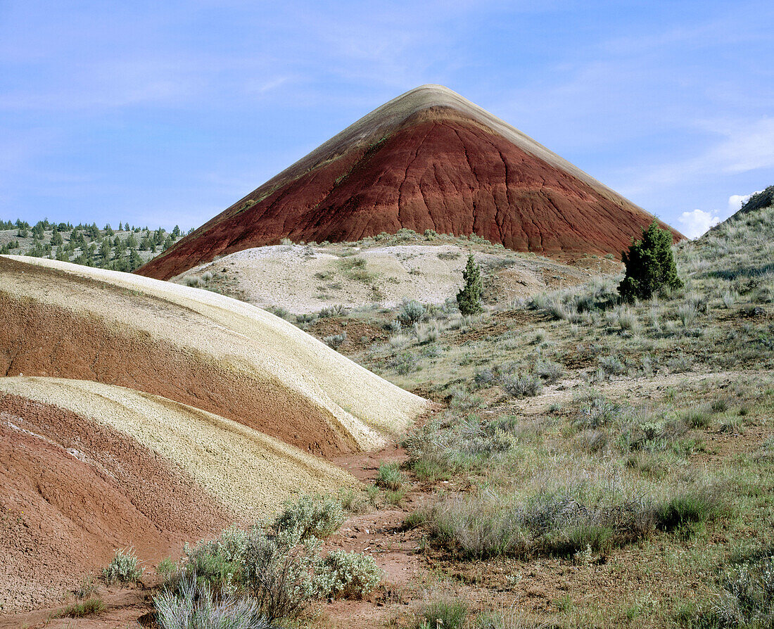 Red clay mount Bid Red , Painted Hills. John Day Fossil Beds National Monument. Oregon. USA