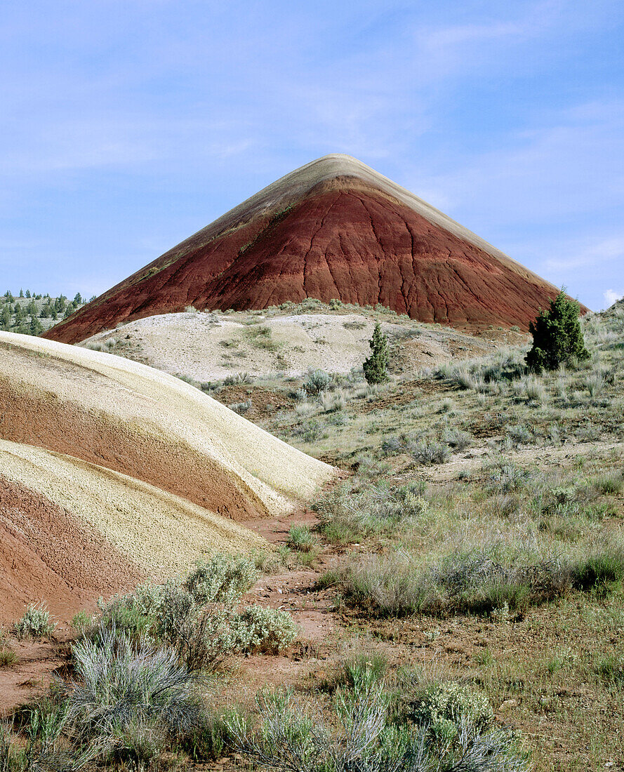 Red Clay Mound, Big Red , Painted Hills, John Day Fossil Beds National Monument, Oregon, USA