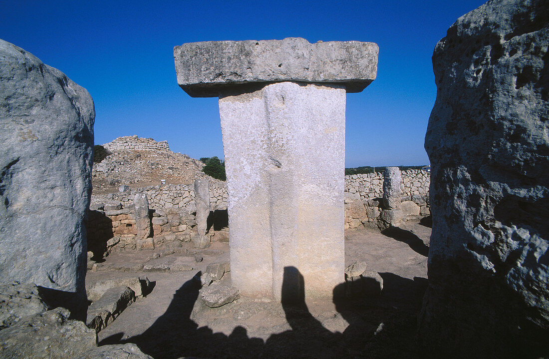 Taula (Tisch), prähistorisches Bauwerk. Torralba d En Salort. Menorca. Baelaric-Inseln. Spanien