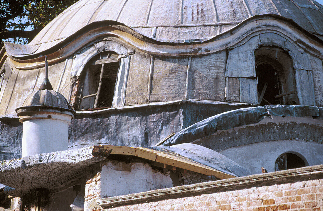 Türkisches Gebäude von Imaret im Panagia-Viertel. Die Altstadt von Kavala. Griechisch-Mazedonien