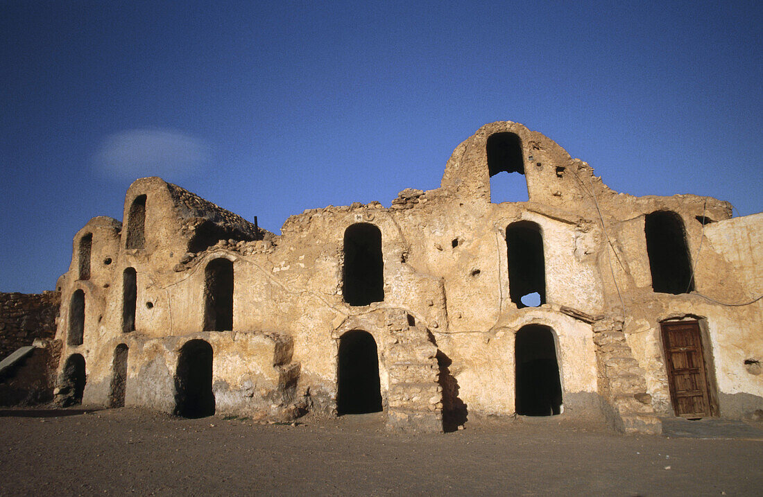 Ksar und Ghorfas (Getreidespeicher) aus dem 18. Jahrhundert. Metameur, Medenine. Tunesien