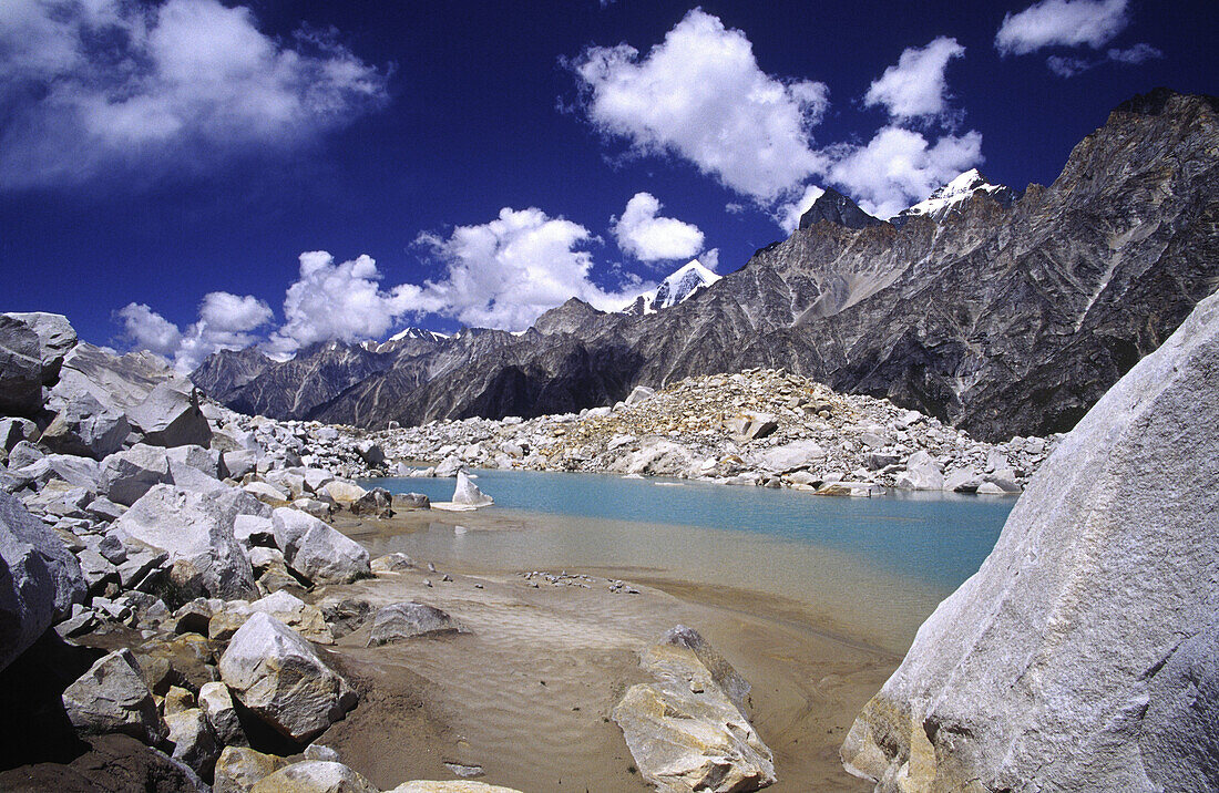 Morrena glaciar Gangotri. Himalaya Garhwal. Uttar Pradesh. Indien