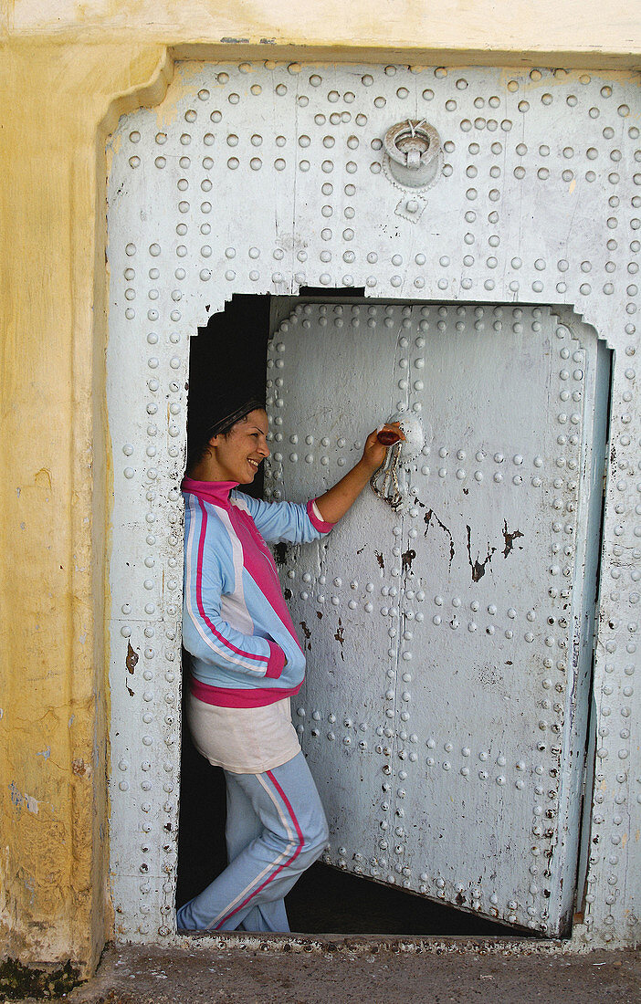 Frau. Kasbah von Boulaouane. Azemmour. Marokko. Afrika