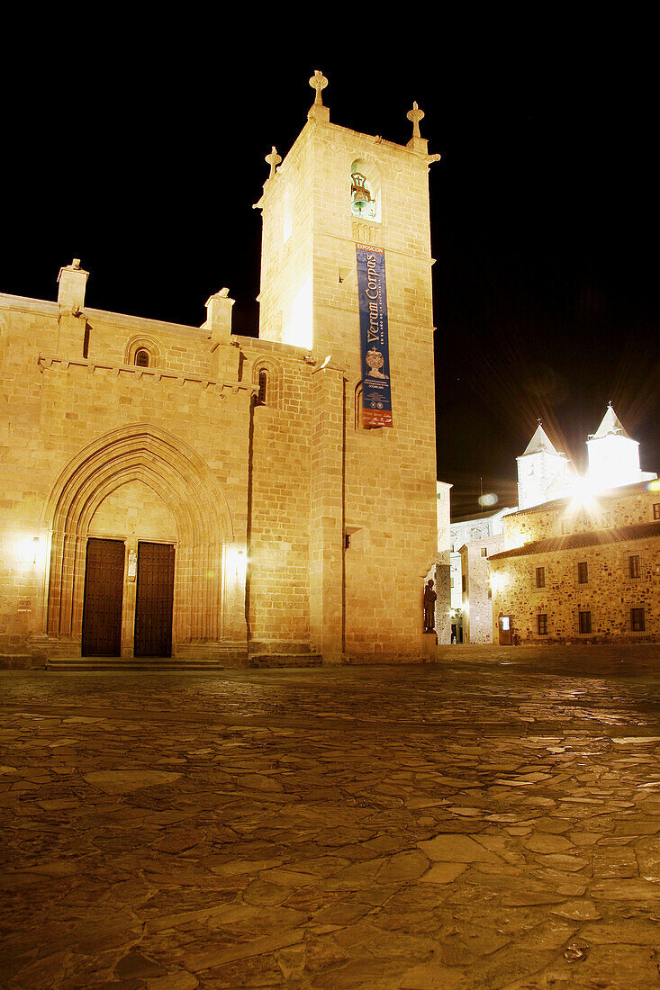 Night view of St. Mary s cathedral (15th-16th century), Cáceres. Extremadura, Spain