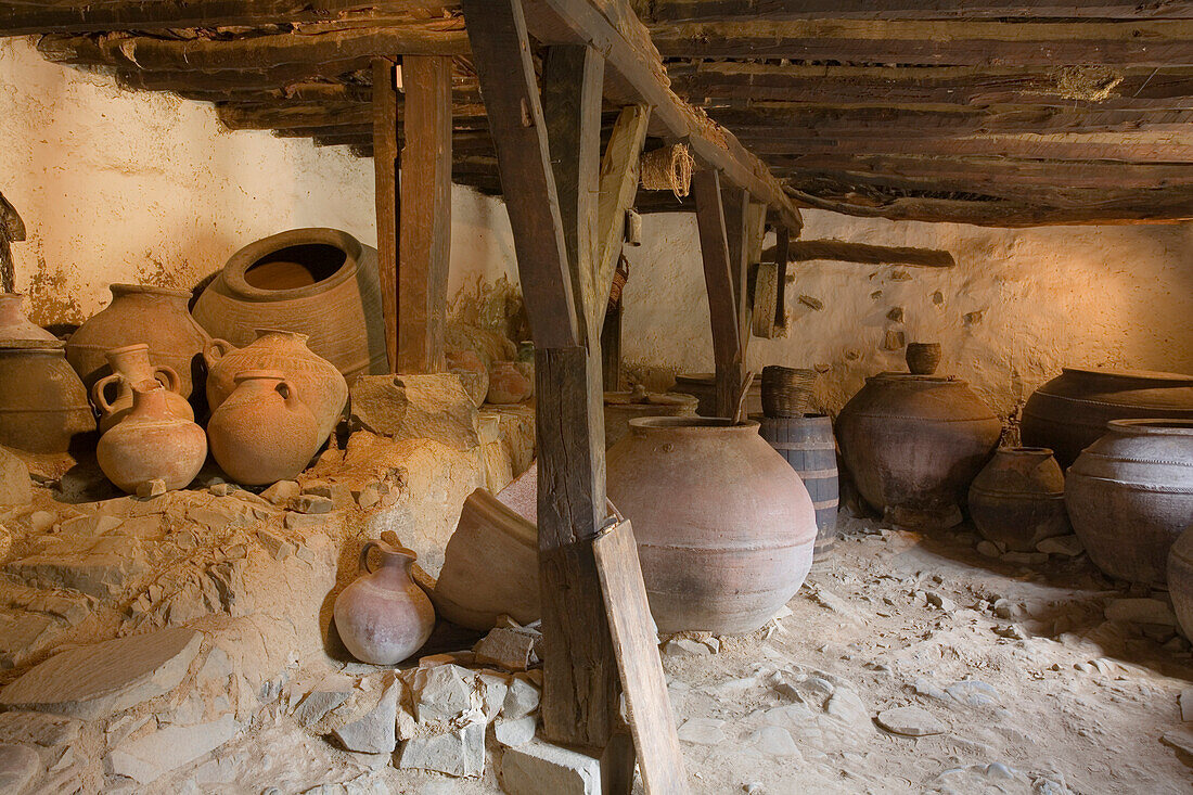 Krug, Krüge im Museumsdorf Fikardou im Troodos Gebirge, Südzypern, Zypern