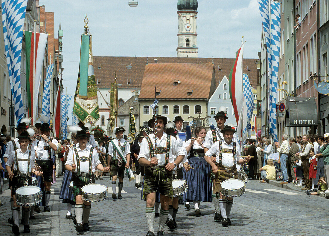 Procession in Landsberg am Lech, men and women in traditional costume, regional costume. Landsberg am Lech, Uopper Bavaria, Bavaria, Germany