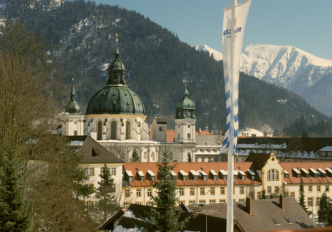 Kloster Ettal, Barockkloster im Dorf Ettal, Kirchen in Bayern, Oberbayern, Bayern, Deutschland