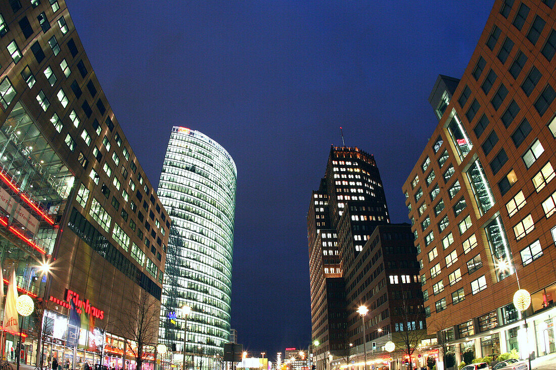 Potsdamer Platz bei Nacht, Berlin, Deutschland