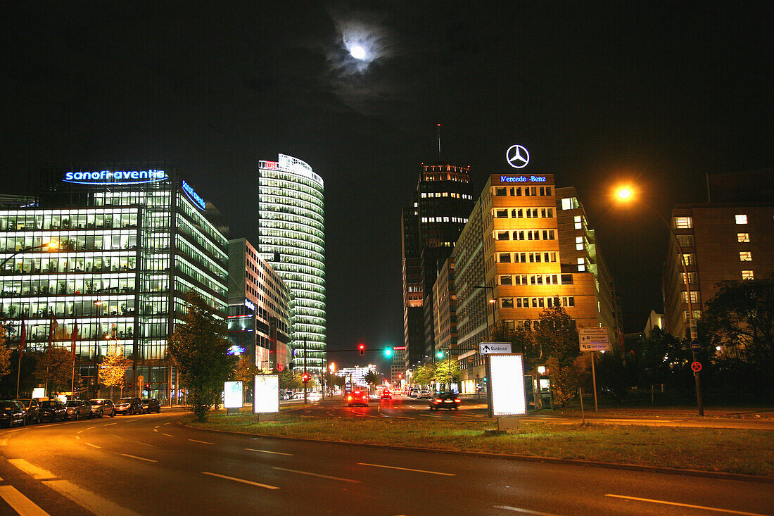 Potsdamer Platz bei Nacht, Berlin, Deutschland
